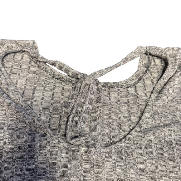 BCBGeneration Textured Gray and White Top - Picture 4 of 7